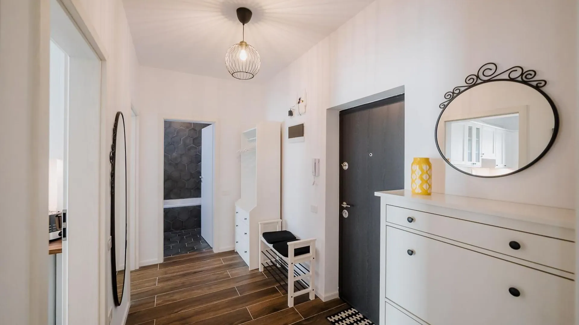 Harmony Apartment - Grand Kristal Residence Bucharest 0*,  Romania